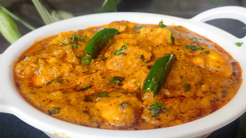 Khoya paneer recipe, rick gravy curry recipe, vegetarian food side picture